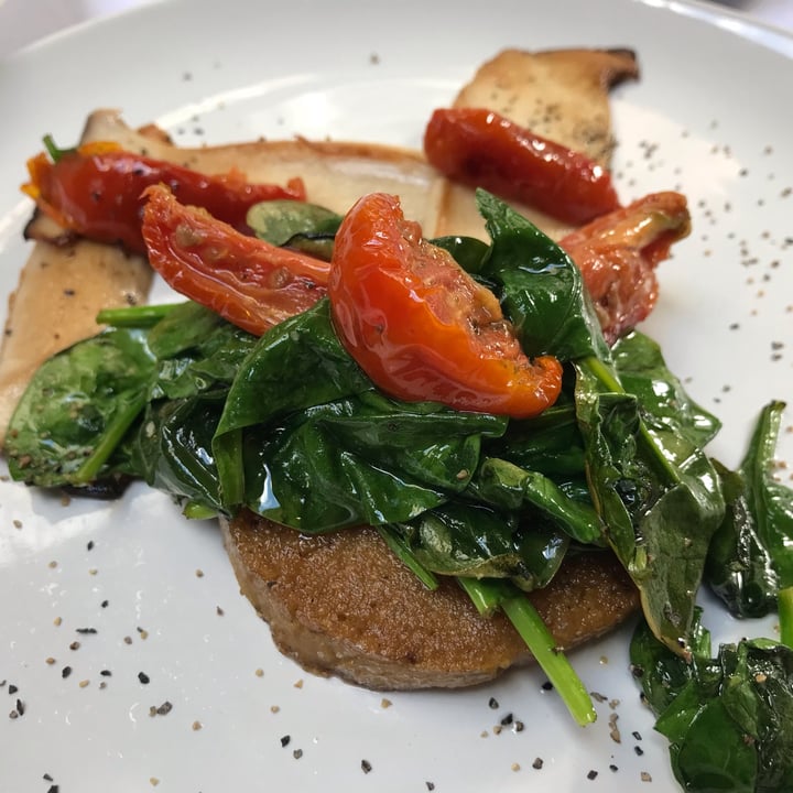 photo of Funghi e tartufo Tortina di Polenta shared by @lordsnooks on  07 Oct 2025 - review