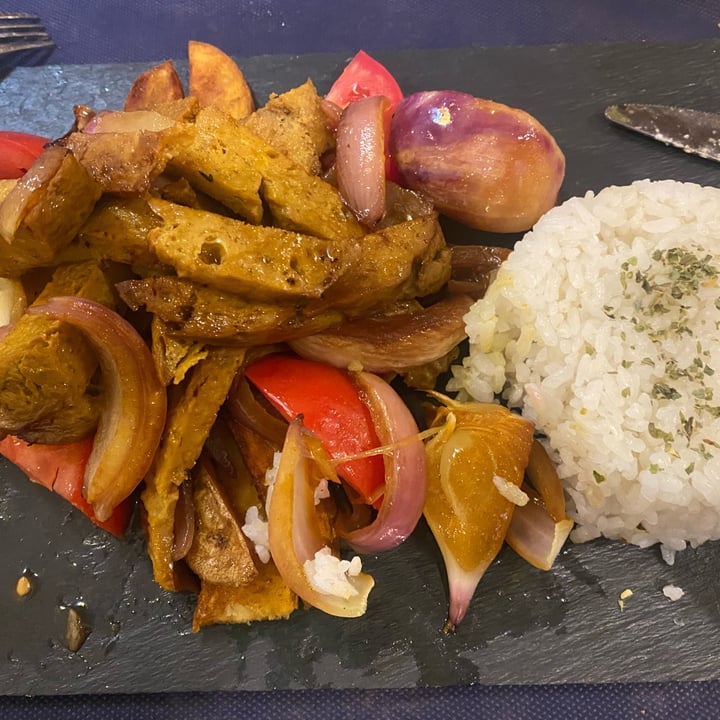 photo of Restaurante Madre Tierra Lomo Saltado shared by @aaaaaandsss on  04 Sep 2023 - review
