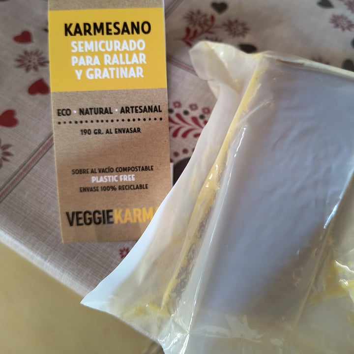 photo of Veggie Karma Karmesano Semicurado para Rallar y Gratinar shared by @moth on  18 Nov 2024 - review