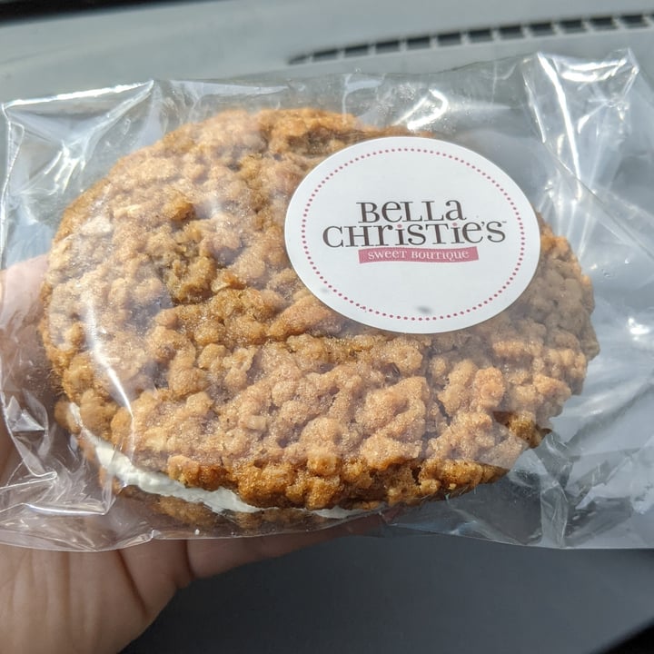 photo of Bella Christie and Lil' Z's Sweet Boutique Oatmeal Cream Pie shared by @caseyveganforlife on  08 Jul 2024 - review