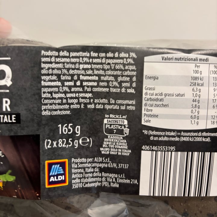photo of ALDI Burger BBQ al carbone vegetale shared by @franvegg on  04 Sep 2025 - review