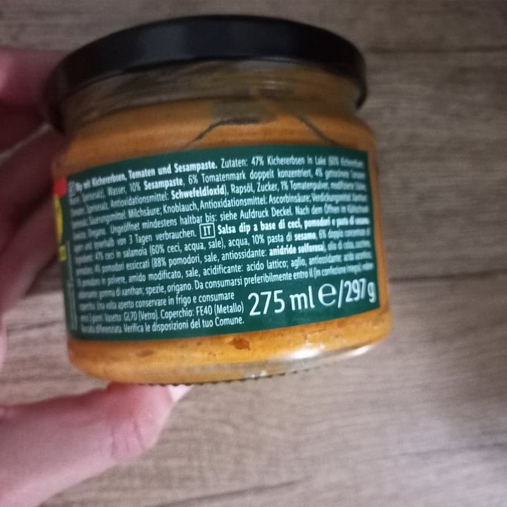 photo of Vemondo vegan spread hummus tomato shared by @drone53 on  22 Mar 2024 - review