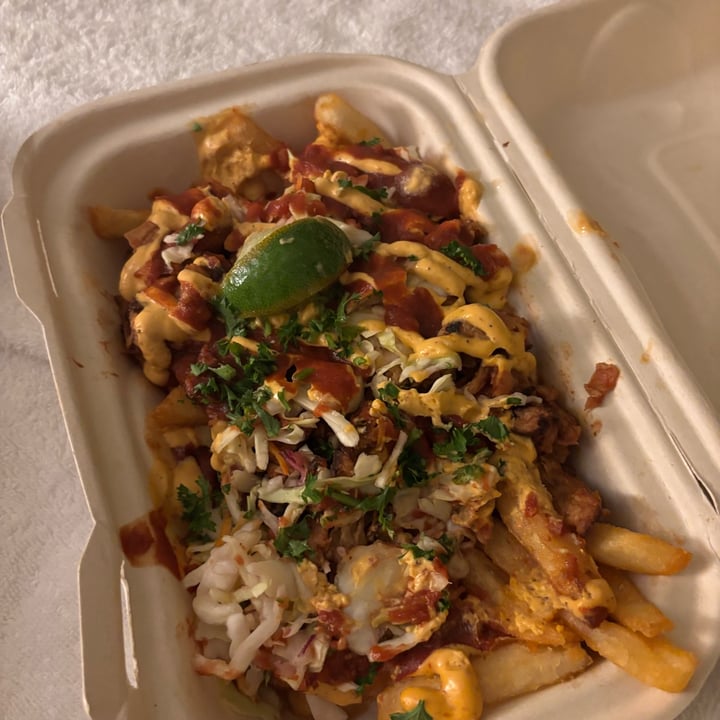 photo of Earth Aloha Eats Pulled Pork Fries shared by @gloglo2121 on  28 Feb 2025 - review