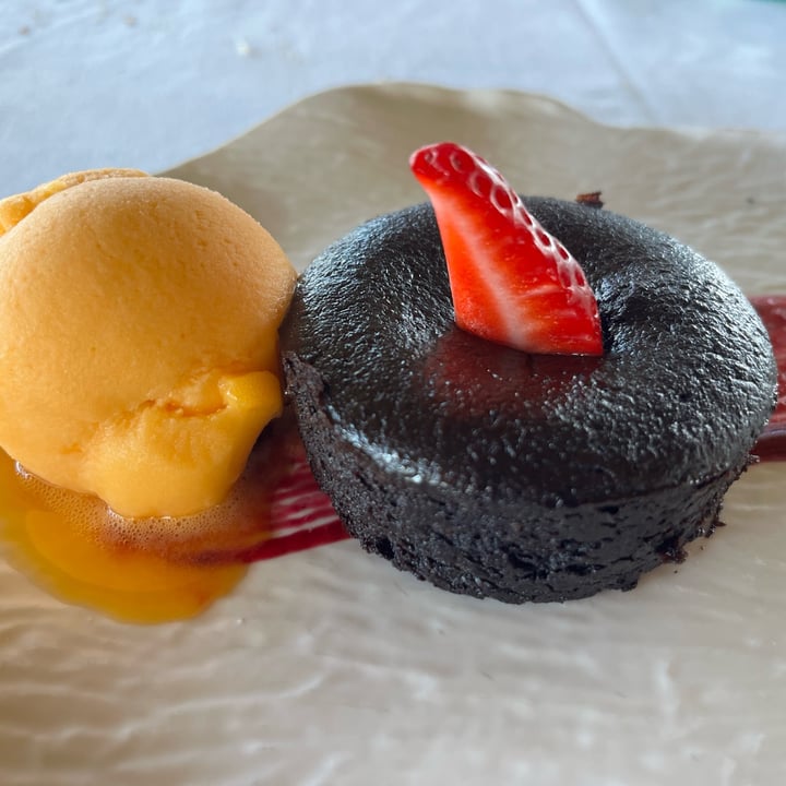 photo of Delta Hotel Coulant vegano con sorbete de mandarina shared by @azabachepeluda on  22 Apr 2025 - review