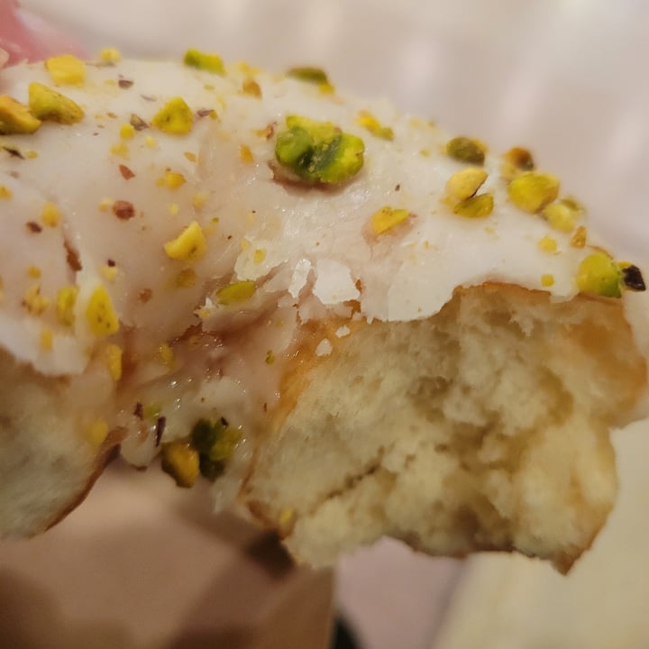 photo of bloomer's on Queen Rose Water Pistachio Donut shared by @artemysiafrxvx on  14 Nov 2024 - review