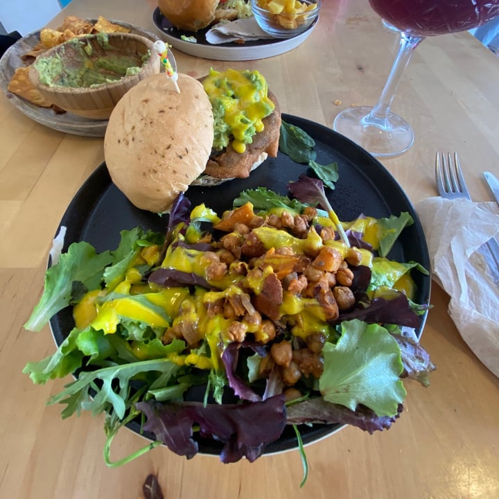photo of La Más Bonita Patacona hamburguesa Vegana shared by @vdeliaa on  04 Jun 2024 - review
