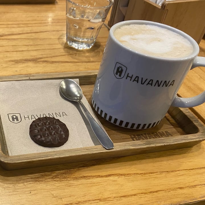 photo of Havanna Latte 70% cacao Con Muffin De Vainilla Y Mantequilla De Maní shared by @hablandoenvegano on  06 Sep 2023 - review