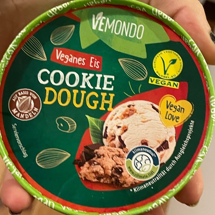 photo of Vemondo Veganes Eis Cookie Dough shared by @darkprincess97 on  17 Dec 2023 - review