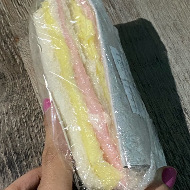 photo of lucyvegancomidasveganas Sanguchitos De Miga shared by @diiaaanav- on  08 Aug 2025 - review