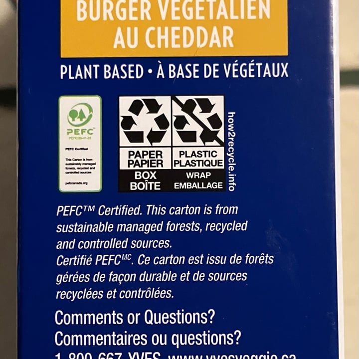 photo of Yves Veggie Cuisine vegan cheddar burger shared by @sunflowermichelle on  01 Nov 2023 - review