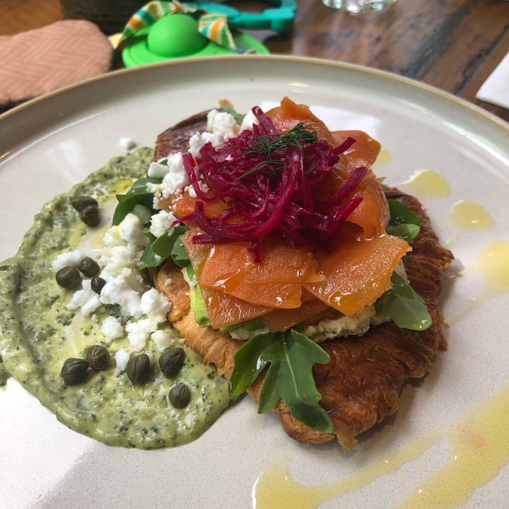 photo of AM Cafe Smoked Salmon Croissant shared by @bessiebean on  03 Aug 2025 - review