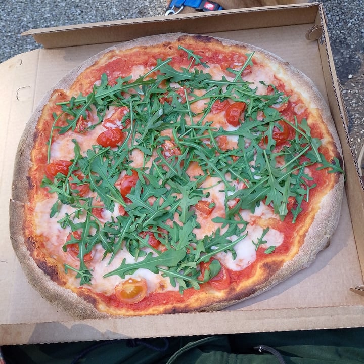 photo of Pizzeria Da Asporto La Tarantella Di Vanacore V. Pizza Primavera shared by @madeda_ on  05 Mar 2025 - review