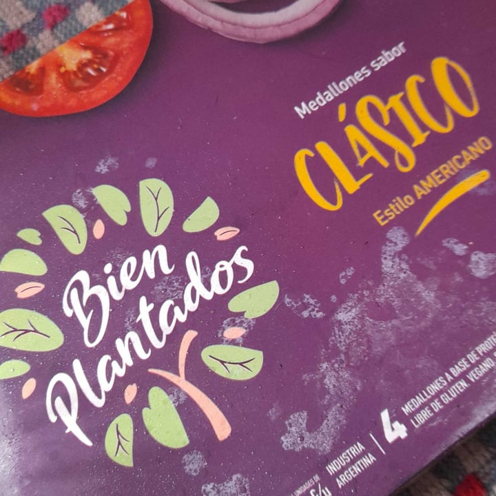 photo of Bien plantados Medallones Sabor Clásico Estilo Americano shared by @paauvegan on  03 Dec 2023 - review