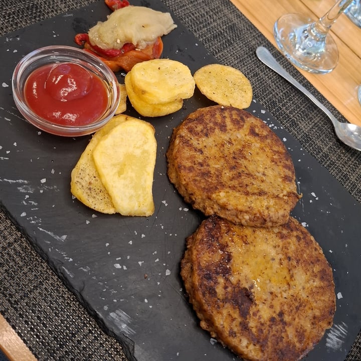 photo of La Fontana Hamburguesa Vegetal shared by @lidiamanrique95 on  06 Oct 2025 - review