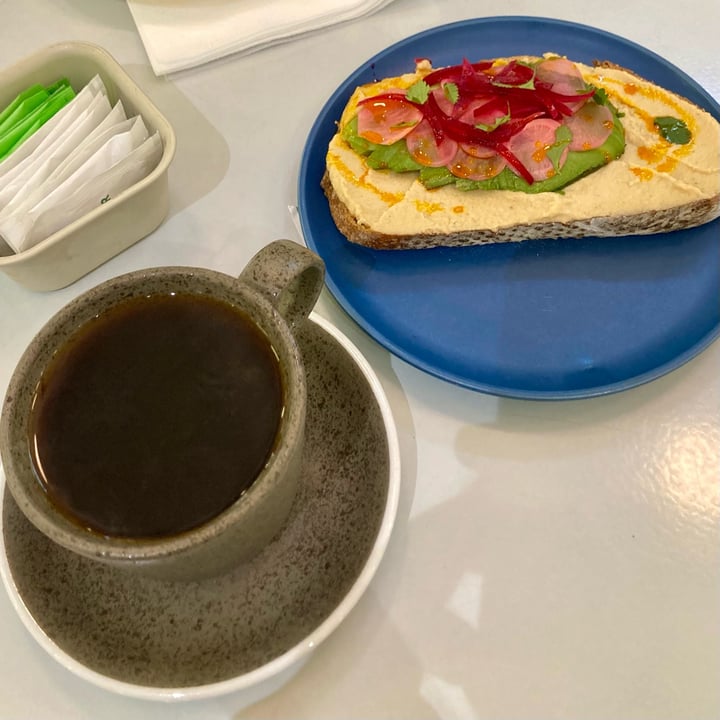 photo of Under Coffee Tostada Hummus shared by @rociiroo on  27 May 2024 - review