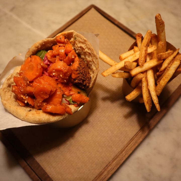 photo of Brassica at Easton Town Center falafel sandwich shared by @614brandonmoore on  16 Apr 2025 - review
