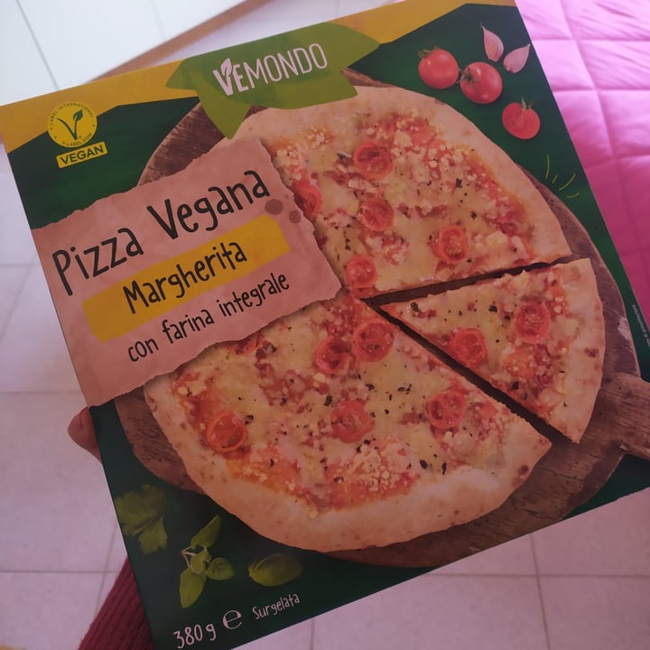 photo of Vemondo Vegan pizza Margherita shared by @fraveganita on  13 Apr 2024 - review