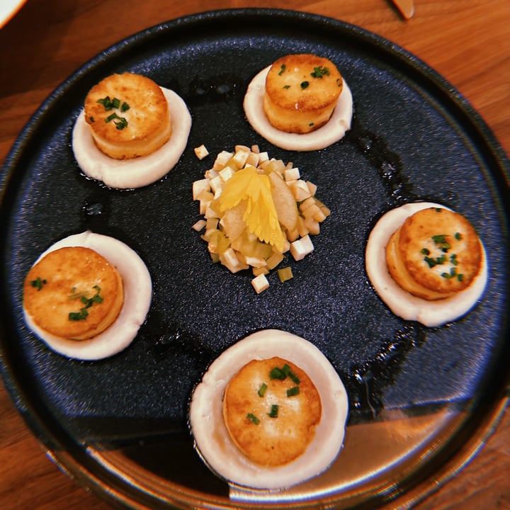 photo of Gordon Ramsay Hell's Kitchen Foxwoods Vegan Scallops shared by @jordaneatsplants on  02 Jun 2025 - review
