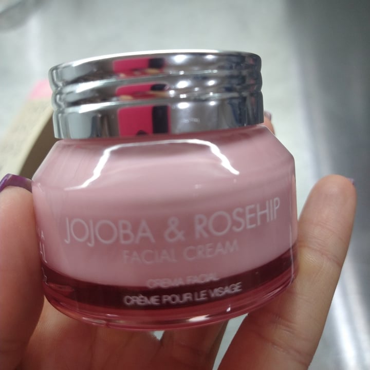 photo of Idraet corrective facial cream jojoba & rosehip shared by @marianveg on  18 Aug 2023 - review