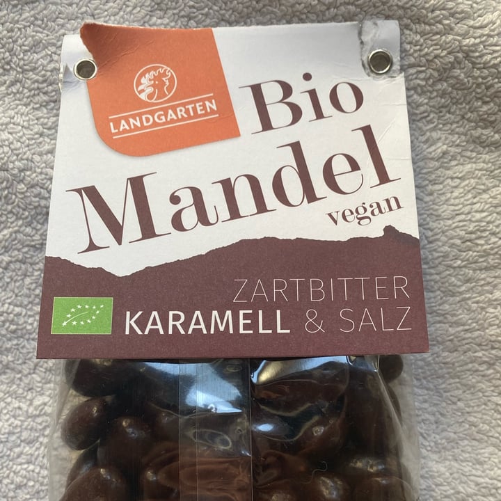 photo of Landgarten Bio Mandeln Zartbitter, Karamell & Salz shared by @luisaveg on  30 Aug 2023 - review