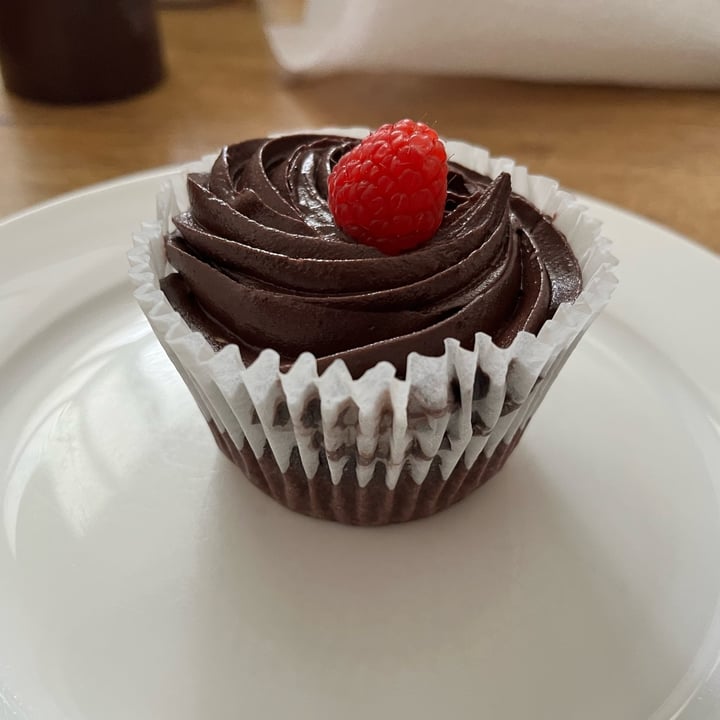 photo of Boulangerie Bon Matin Vegan Chocolate Cupcake shared by @sianski on  23 Apr 2024 - review