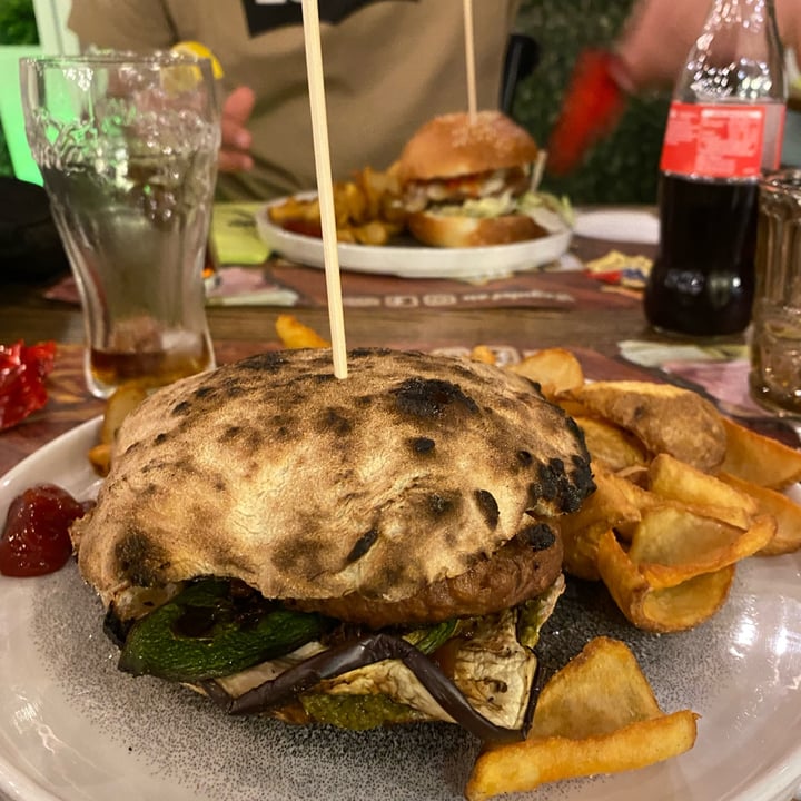 photo of Kent Birreria Pizzeria Puccetta con hamburger vegan shared by @alicemad6 on  05 Oct 2023 - review