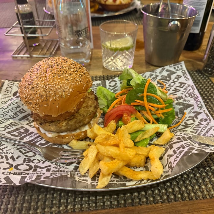 photo of Bossa Sunningdale Vegan chicken burger shared by @zsuz on  02 May 2025 - review