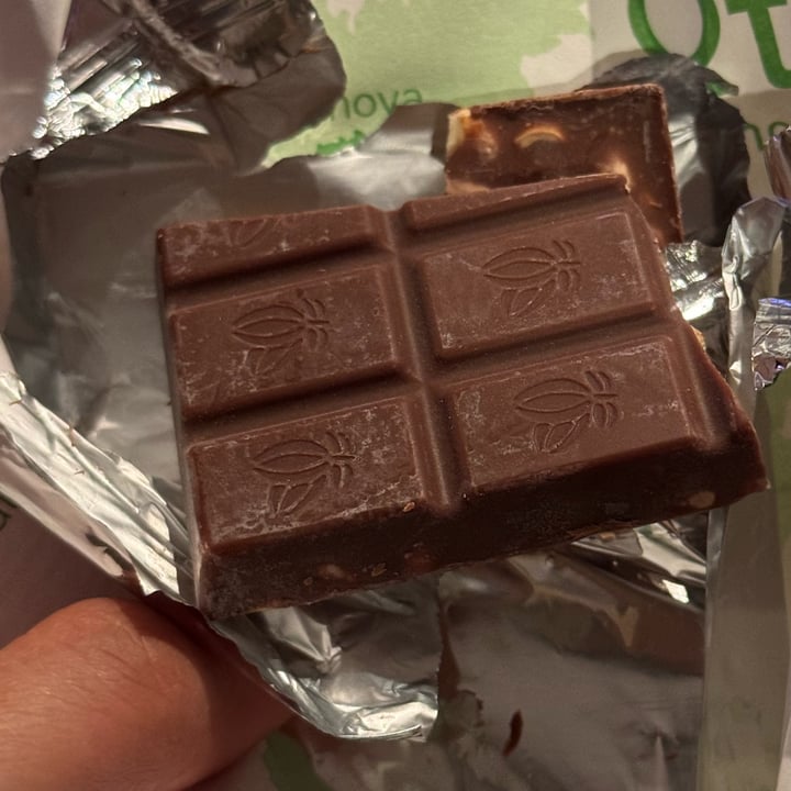 photo of Otto chocolates Cioccolato A Base Di Avena Con Granella Di Nocciole shared by @mykemical on  08 Oct 2025 - review