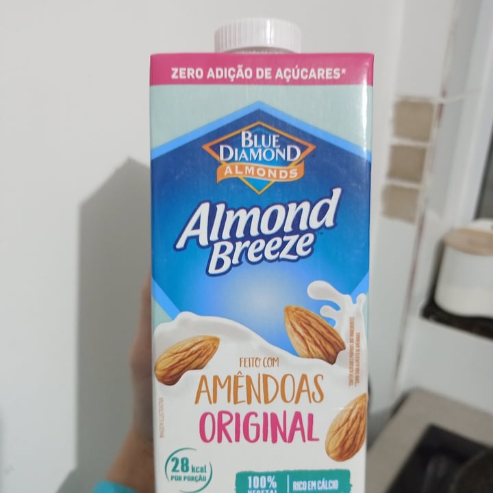 photo of Almond Breeze Original zero adição de açúcares shared by @chuusavethebees on  01 Jun 2024 - review