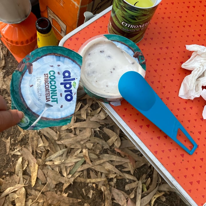 photo of Alpro yogurt coconut stracciatella shared by @scucivola on  17 Aug 2023 - review