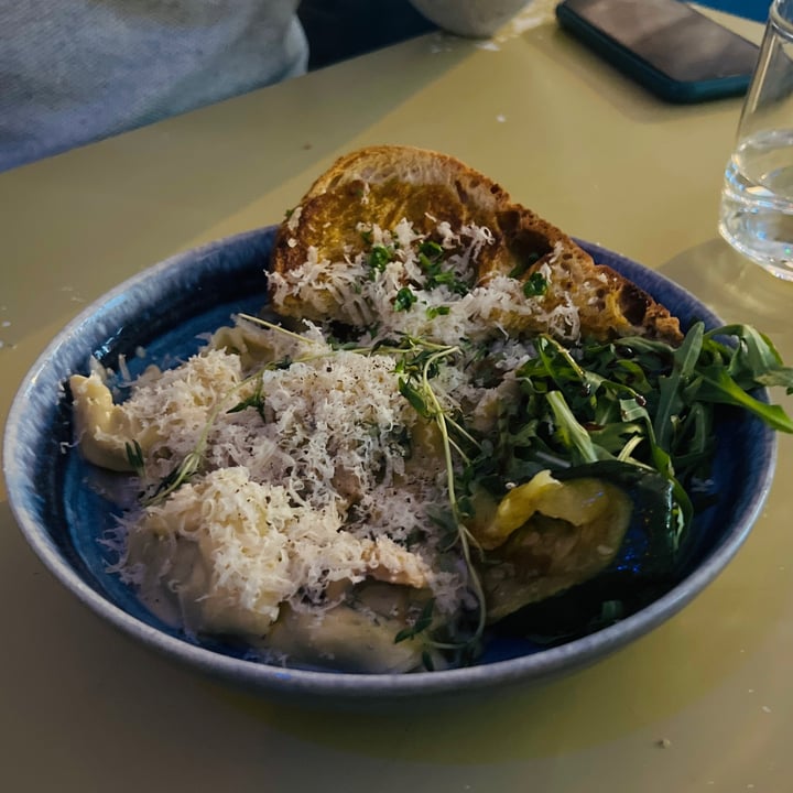 photo of Blackbird - Vegankök & Bar Mushroom tortellini with garlic bread shared by @nicole- on  25 Apr 2024 - review