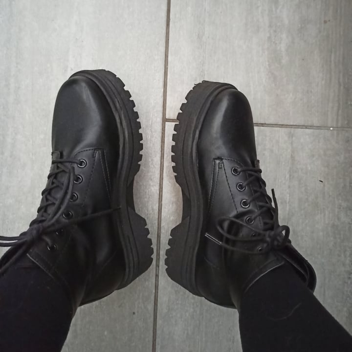 photo of Vegan Shoes Italy Anfibi VSI ZEYA shared by @annaboodmann on  15 Mar 2024 - review