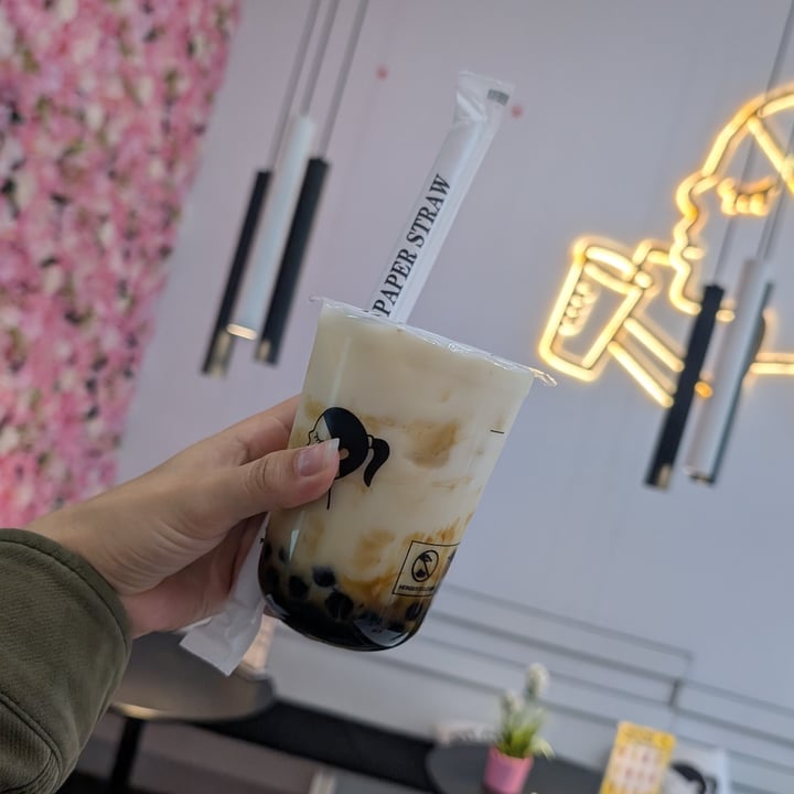 photo of BEAUTEE Köln am Rudolfplatz - BEAUTEE Concept Store Brown Sugar Bubble Milk (w/ Oatmilk!) shared by @punilu on  09 Sep 2025 - review