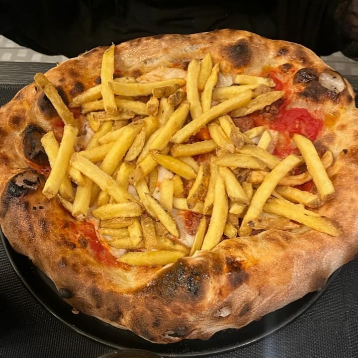 photo of Pizzeria "I Partenopei" Brescia salsiccia e patatine shared by @genea on  11 Feb 2024 - review