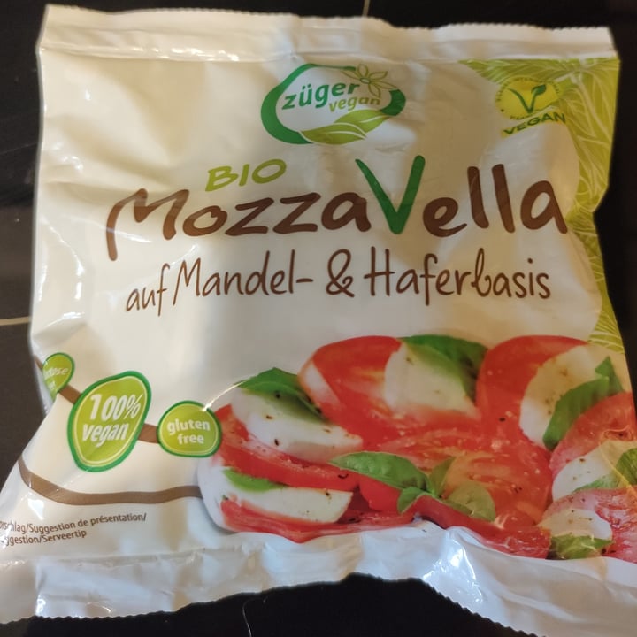 photo of Züger vegan MozzaVella shared by @raffa78 on  24 Sep 2023 - review