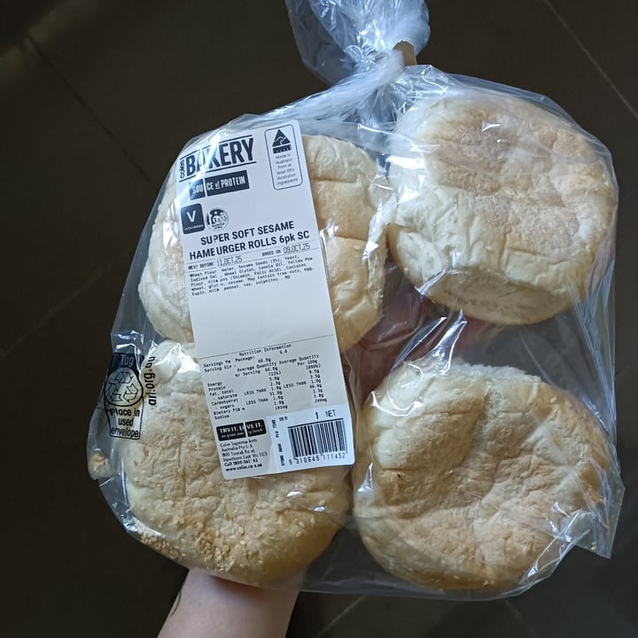 photo of Coles Bakery Super Soft Sesame Hamburger Rolls shared by @tardisco on  10 Oct 2025 - review