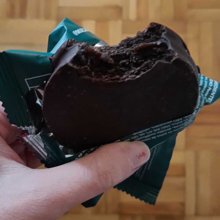 photo of Muecas chocolate alfajor de cacao relleno shared by @julipb on  08 Jun 2024 - review