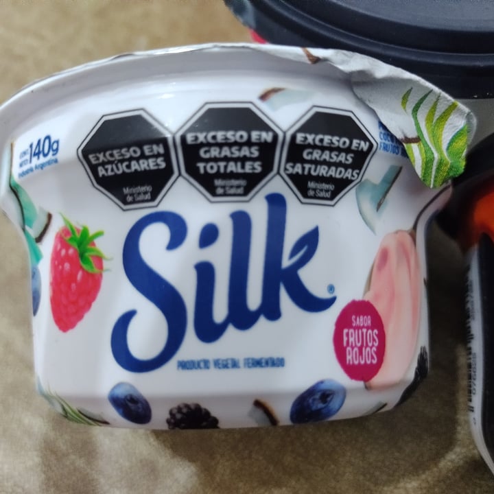 photo of Silk yogurt silk frutos rojos shared by @carlamagno on  22 Oct 2023 - review