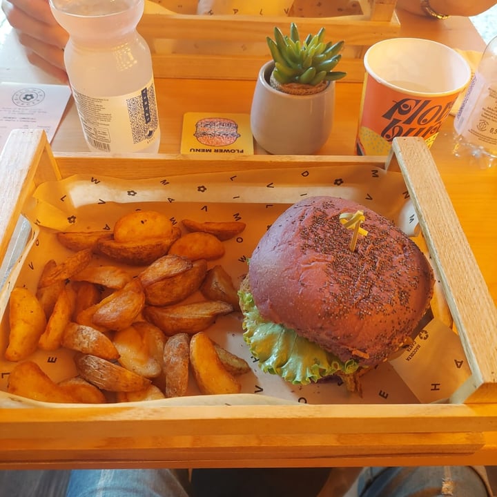 photo of Flower Burger Cherry Bomb shared by @lacri88 on  20 Aug 2023 - review