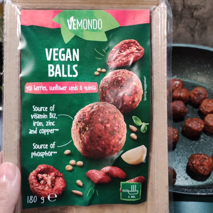 photo of Vemondo Vegan Balls with Goji Berries, Sunflower Seeds & Quinoa shared by @dontinella on  14 Nov 2023 - review