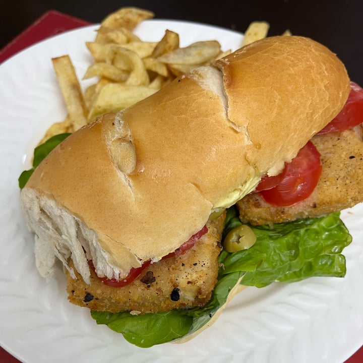 photo of Loving Hut Microcentro Tofu Sandwich shared by @azaivegana on  17 Oct 2023 - review
