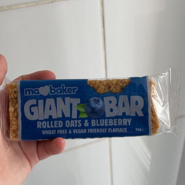 photo of Ma baker Giant Bar Rolled Oats and Blueberry shared by @vegan737363 on  14 Sep 2023 - review