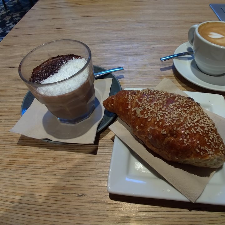 photo of Shake Cafe Overnight Porridge Con Cioccolato E Cocco shared by @geb on  20 Dec 2023 - review