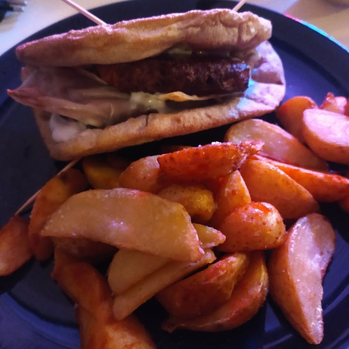 photo of Rathaus Pita Burger Con Patate Al Forno shared by @lalla2527 on  15 Jan 2024 - review
