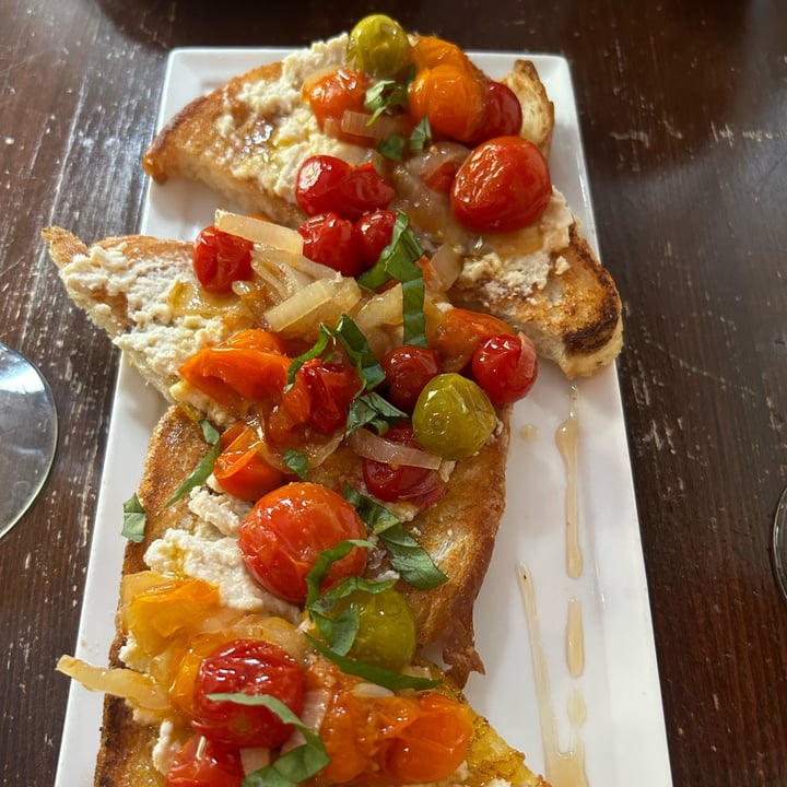 photo of Veg Heirloom Tomato & Fig Confit Bruschetta shared by @shutupmeg on  22 Aug 2023 - review