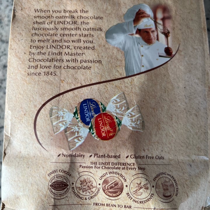 photo of Lindt Lindor Oatmilk Chocolate Truffles shared by @tatanka05 on  09 Dec 2024 - review