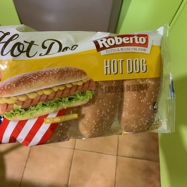 photo of Roberto hot dog con semi di sesamo shared by @coloratantonella on  10 May 2024 - review