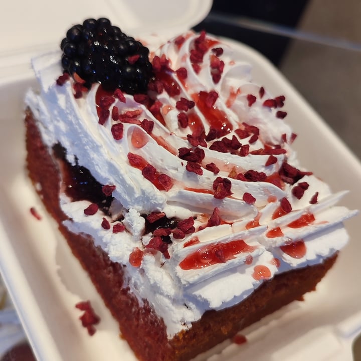 photo of Debby's Good Veggie Food Red Velvet shared by @veggievallde on  16 Jun 2025 - review