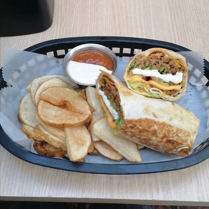 photo of Huacamole Sodita Burrito Supremo shared by @crisb30 on  02 Sep 2023 - review