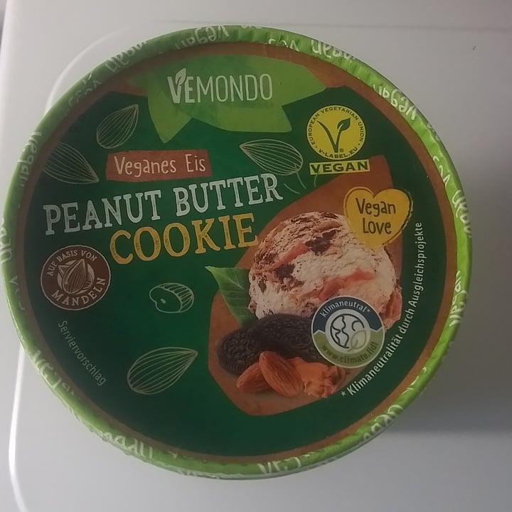 photo of Vemondo Veganes Eis Peanut Butter and Cookies shared by @thegermantrashpanda on  21 Mar 2024 - review